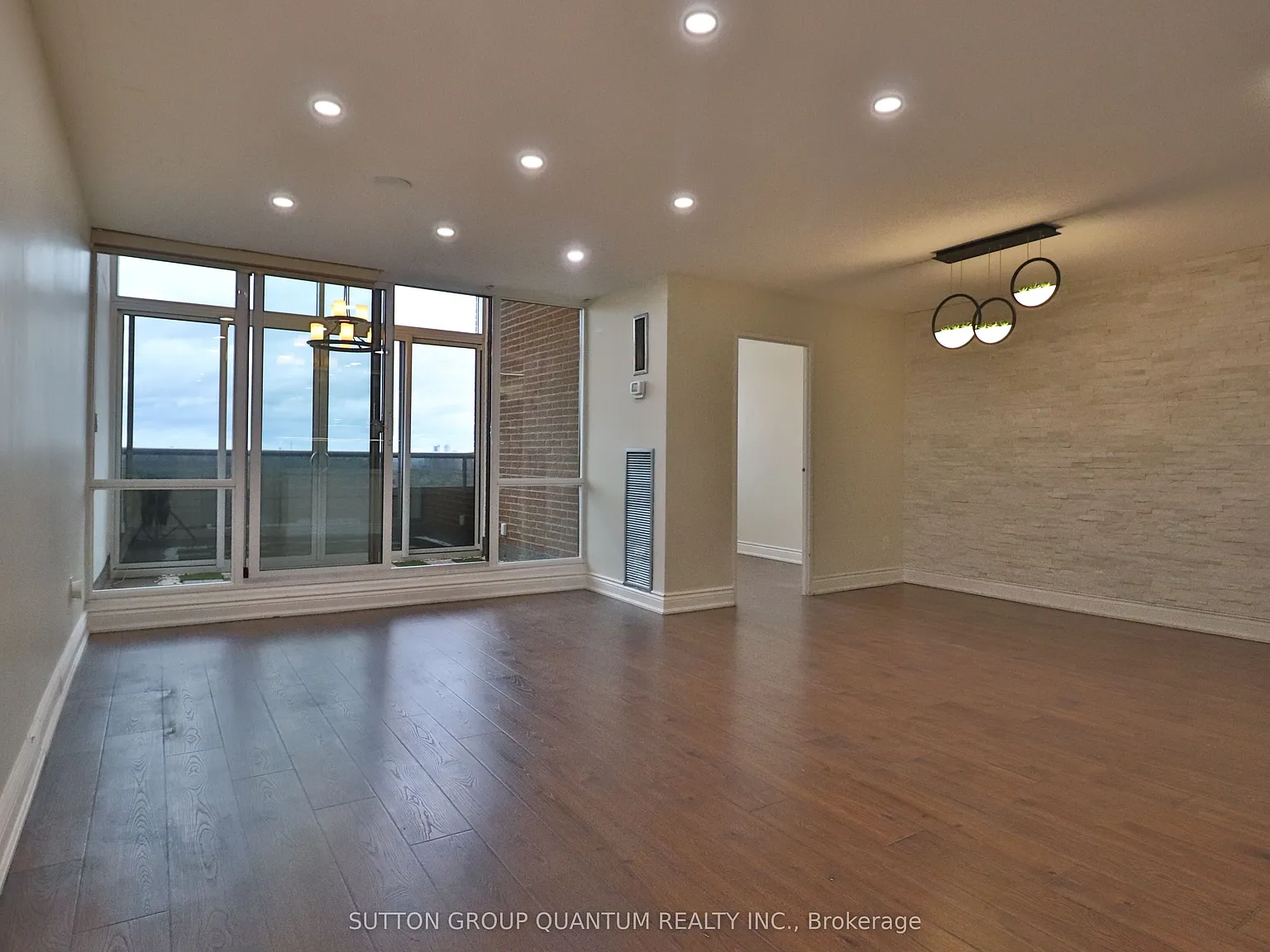 4 bed, $3,400 — Photo 4
