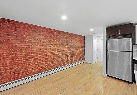5th image of 313A Quincy St APT 1