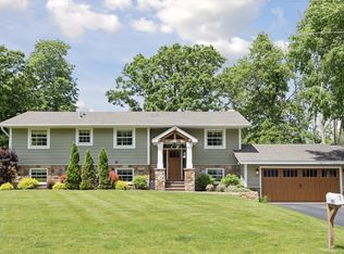 1687 Peltier Lake Dr, Centerville, MN 55038