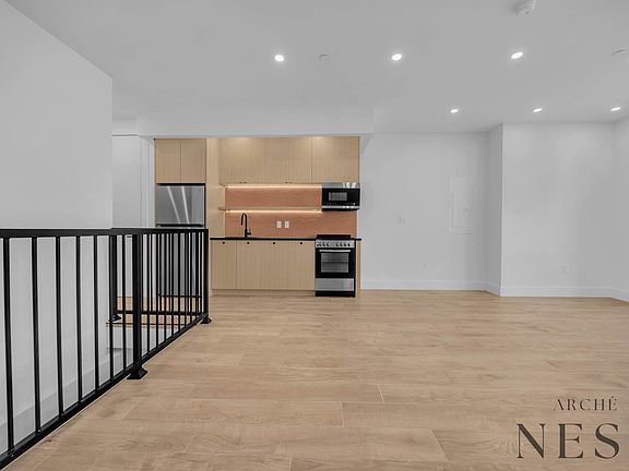 4th image of 1696 Pacific St #1E