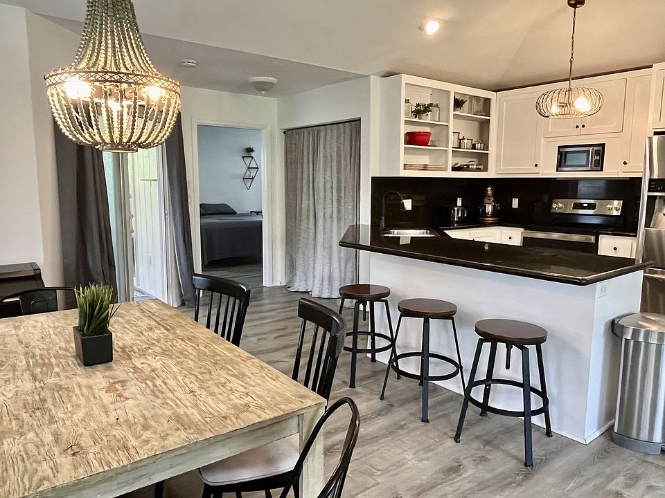 Open-concept floor plan, soaring ceilings, and abundant natural light, dining area convenient to kit