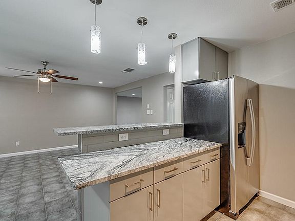 5th image of 2920 Sierra Dr