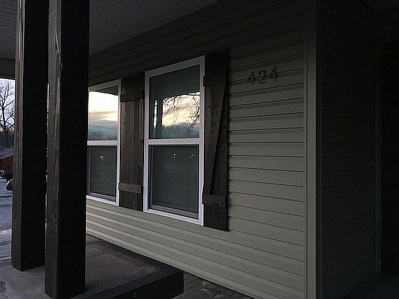 3rd image of 424 W Poplar St