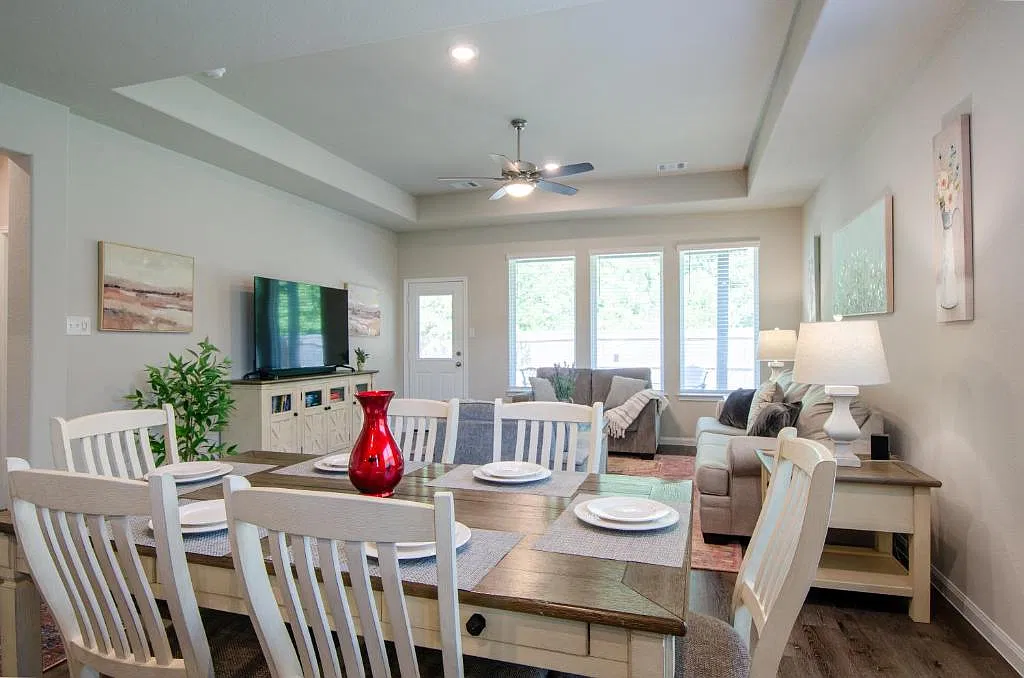 4 bed, 2.5 bath, 2313 sqft, $3,750 — Photo 4