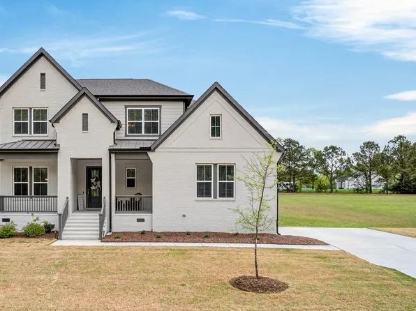 35 Scotland Dr, Youngsville, NC 27596