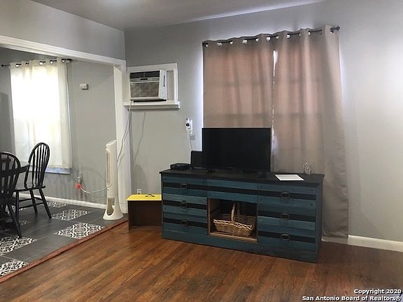 3rd image of 1101 Burleson St #1103