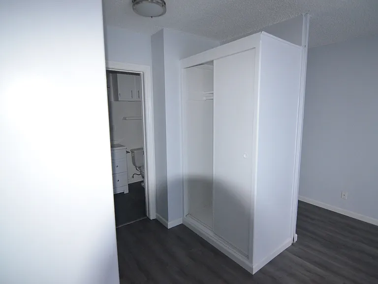 6919 Sepulveda — Photo 15