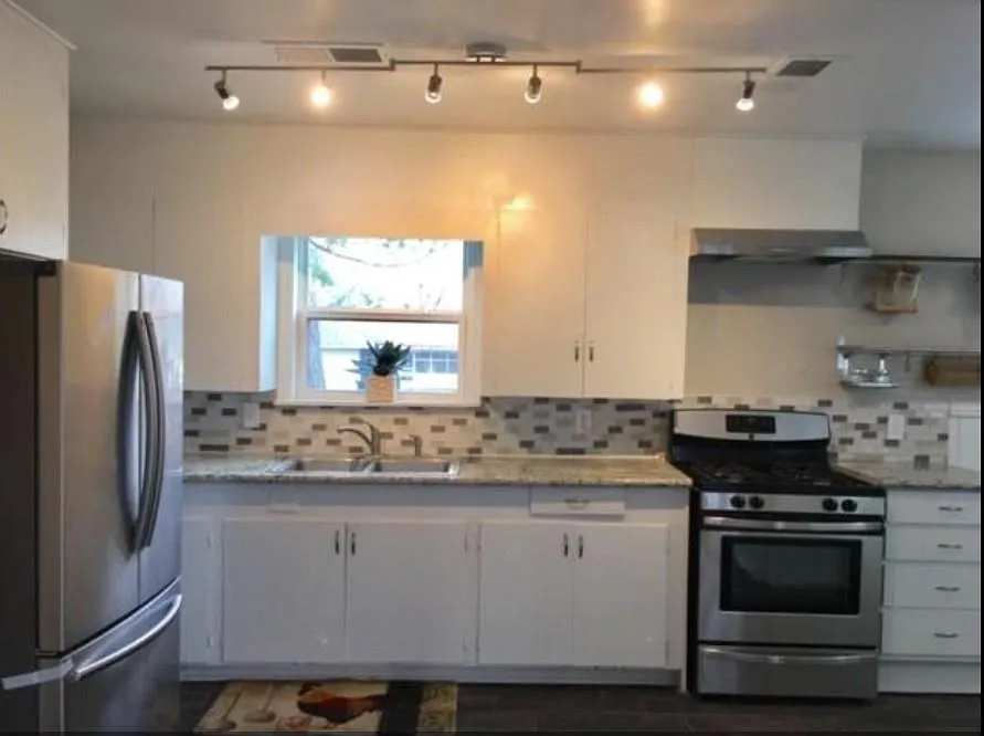 2 bed, 1.0 bath, 1123 sqft, $1,800 — Photo 4