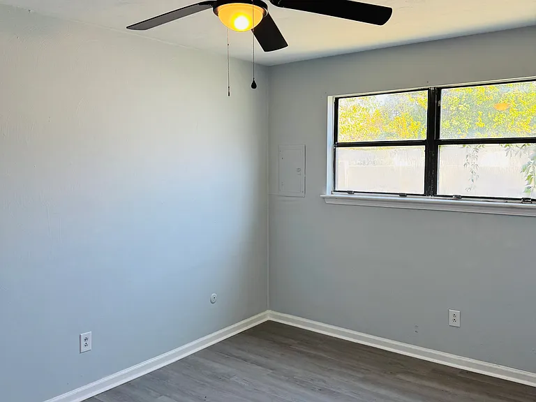 9634 Elnora St #B — Photo 13
