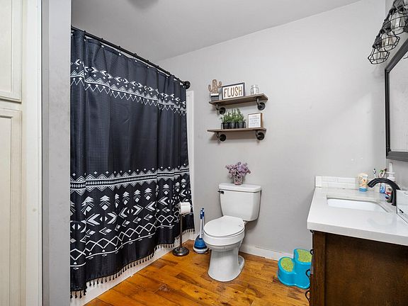 3rd image of 778 W Maple St