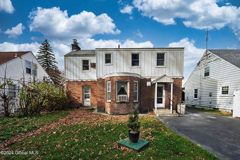 3rd image of 1190 Van Curler Avenue