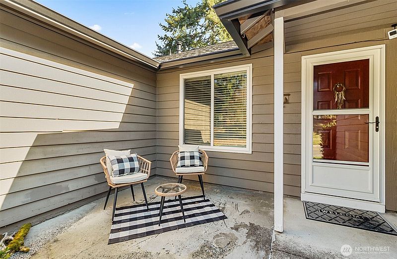 4th image of 6024 145th Street SE
