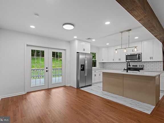 3rd image of 1016 W Boot Rd