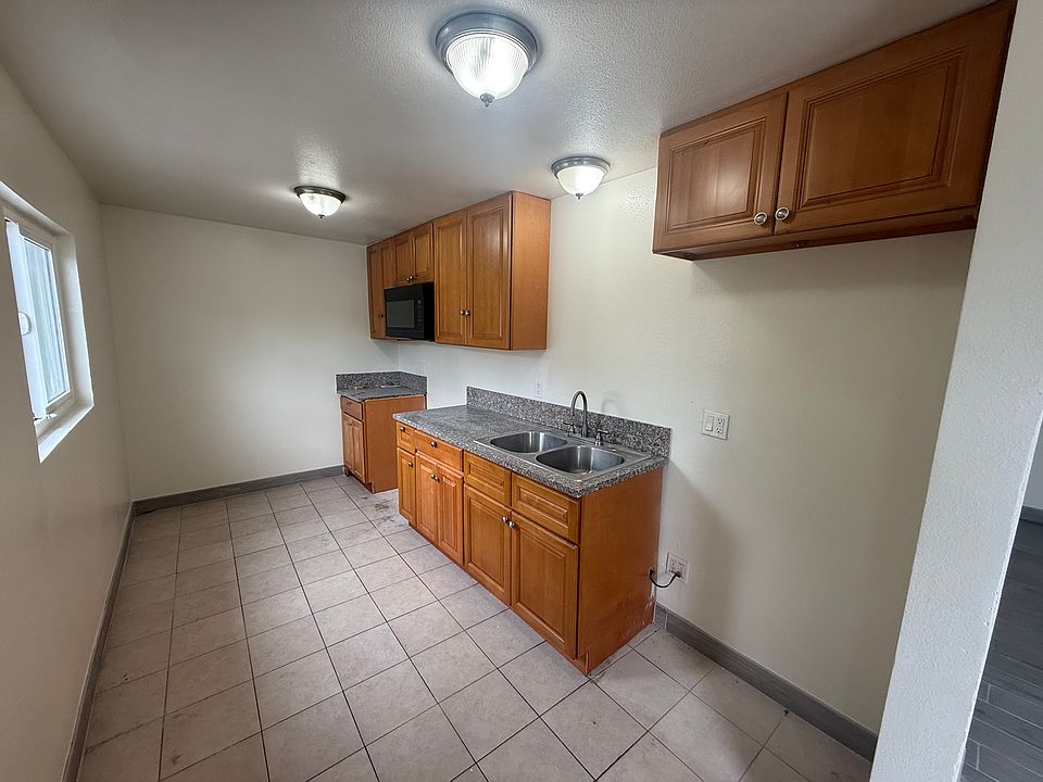1st image of 859 1/2 S Olive St #859-1/2