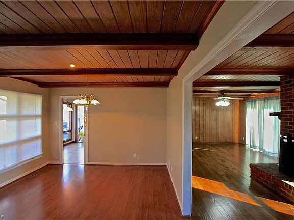 4th image of 3123 Country Ln