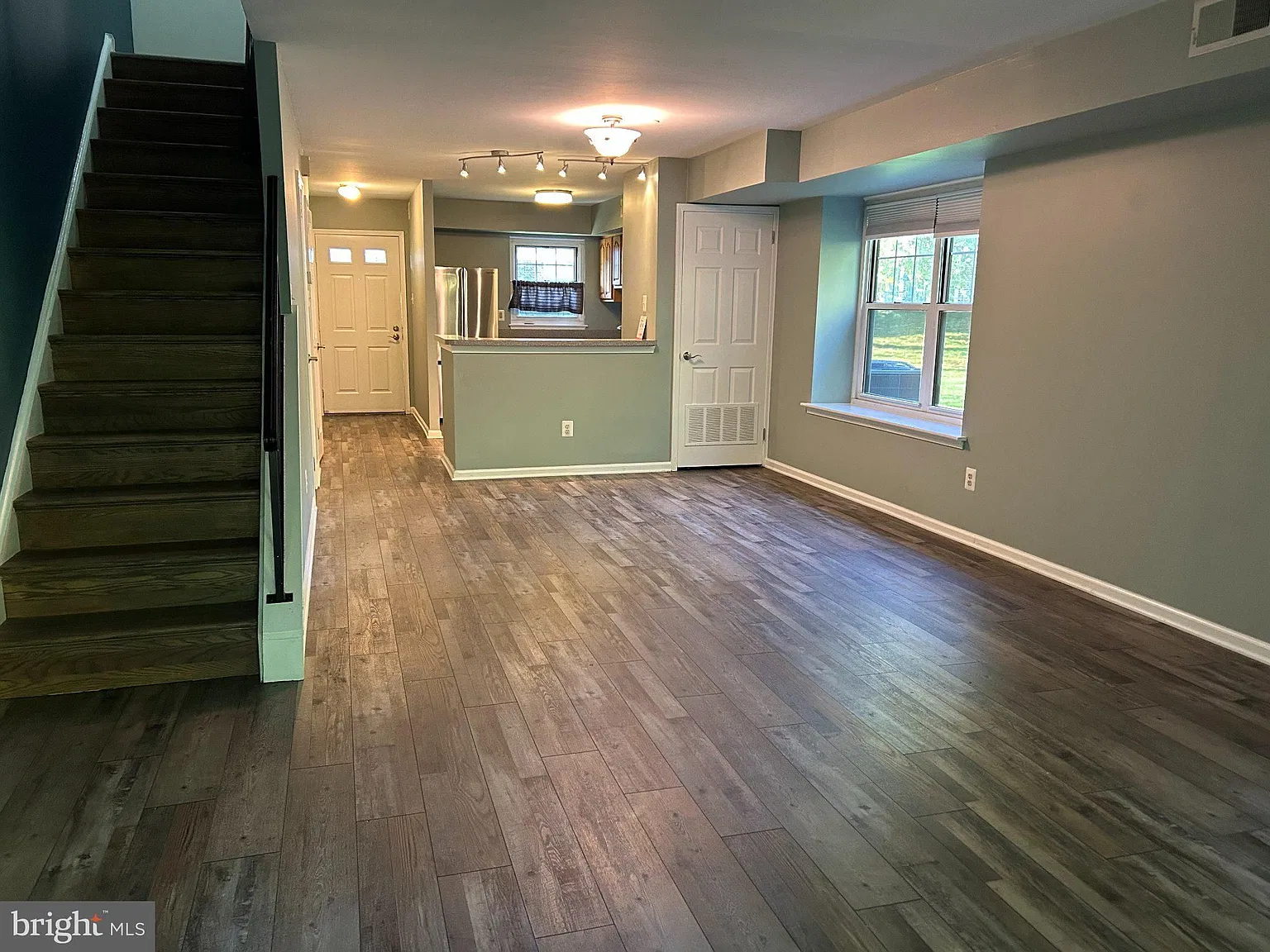 2 bed, 1.5 bath, 1206 sqft, $2,300 — Photo 4