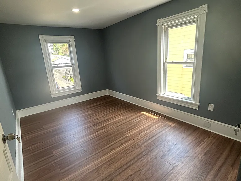 106 Center Ave — Photo 11