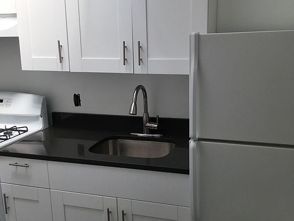 4th image of 131 Quincy St APT 4