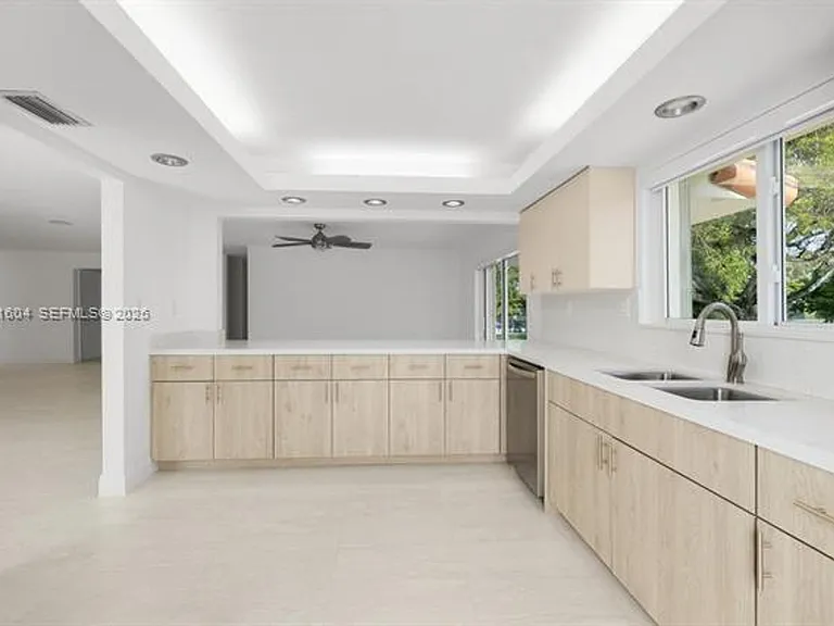 2045 SW 125th Ct — Photo 10