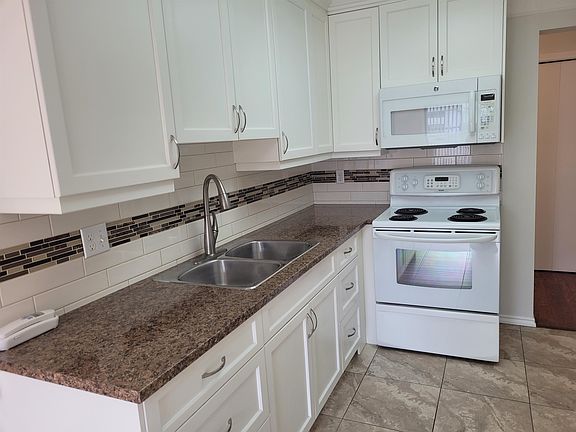 4th image of 2414 Church St #201
