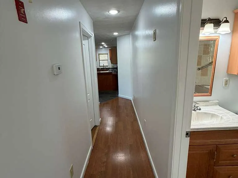 130-132 W Selden St #3 — Photo 11