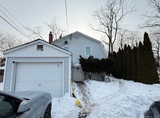 7 Sands Point Rd, Port Washington, NY 11050