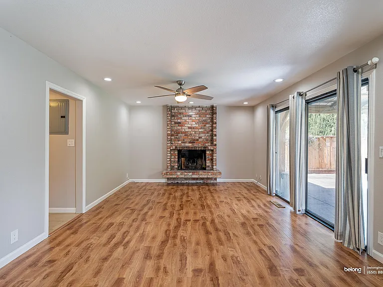 3661 Slopeview Dr — Photo 28