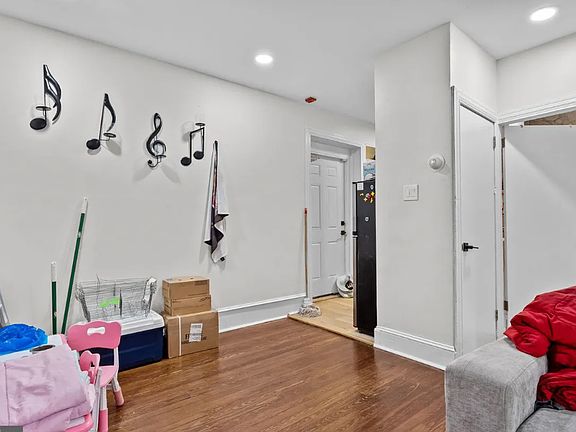 5th image of 400 E Vernon Rd APT 1