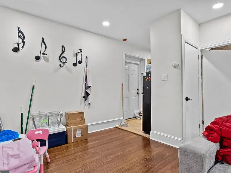 400 E Vernon Rd #1 — Photo 5
