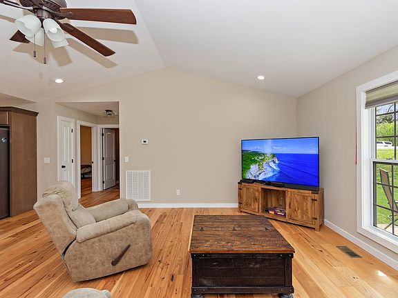 5th image of 1905 Goolsby Ln