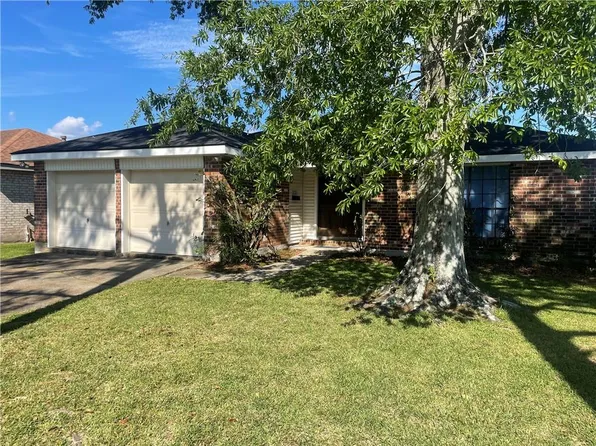 221 Sugarpine Dr, Gretna, LA 70056