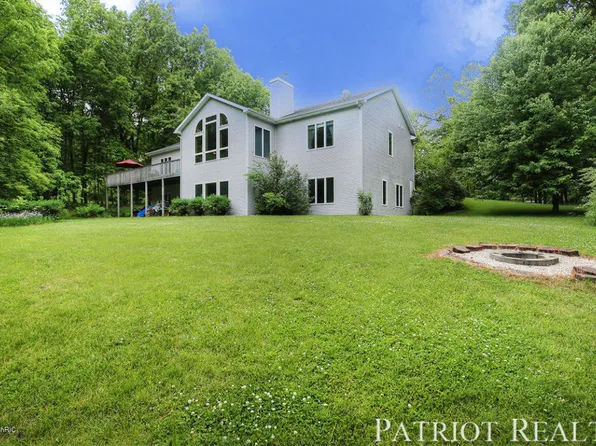 1225 Ridgewood Dr, Hastings, MI 49058