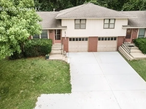 1940 E Lindenwood Cir, Olathe, KS 66062