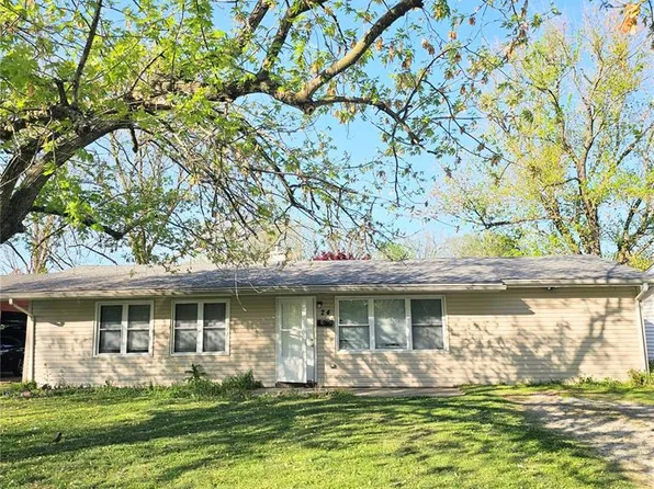 24 E Adams Dr, Cahokia, IL 62206