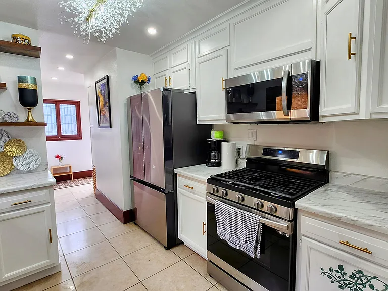 616 W Chapman Ave — Photo 37
