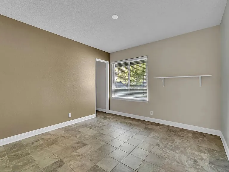 2302 Edam St — Photo 16
