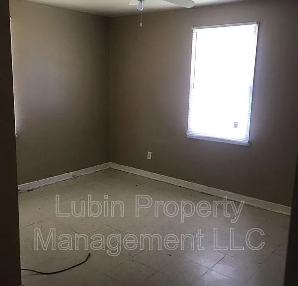 1263 Newark Ave — Photo 2