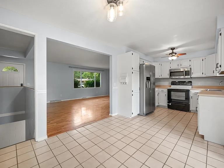 1597 Edward Dr — Photo 7