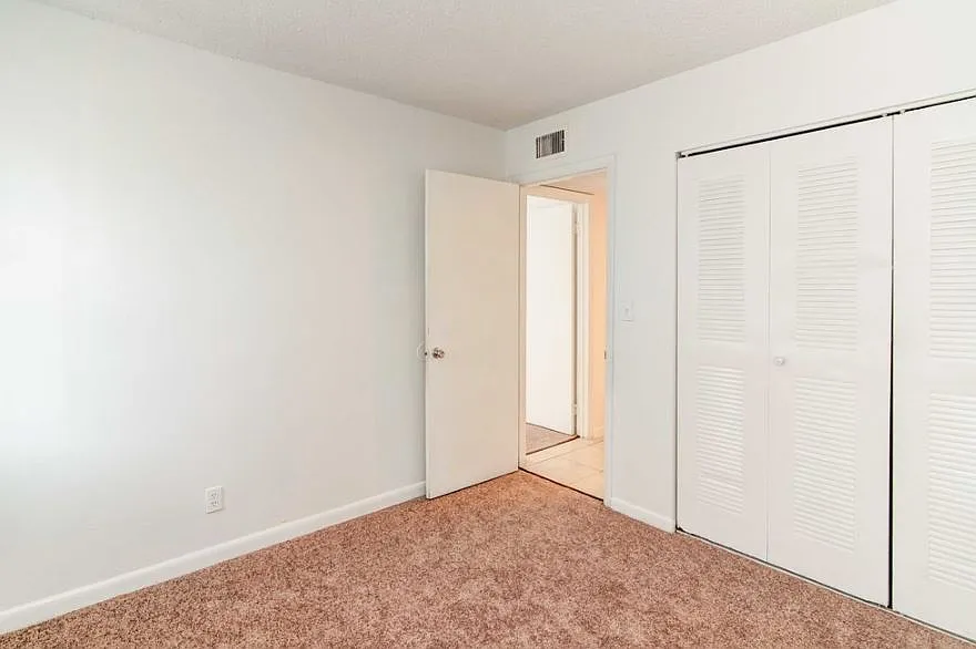 LAUDER RIDGE GARDEN APARTMENTS — Photo 3