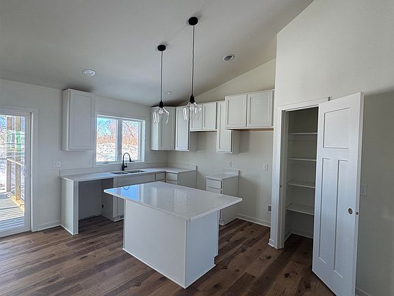 2nd image of 982 Bell Cir