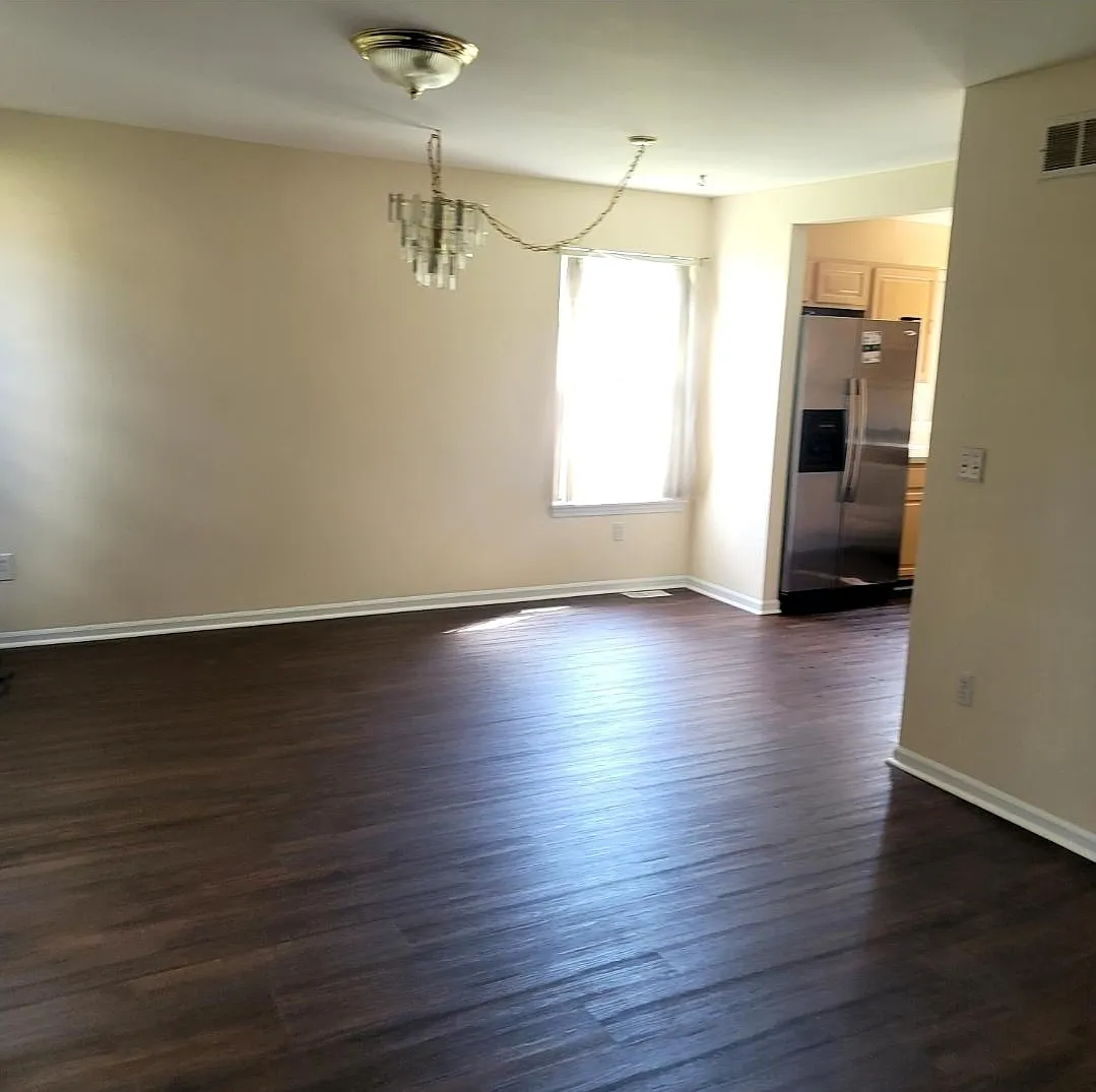 4 bed, 3.5 bath, 2300 sqft, $2,100 — Photo 3