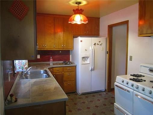 4th image of 9730 E 27th Ter S