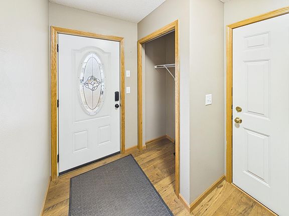 3rd image of 619 Hackberry Dr