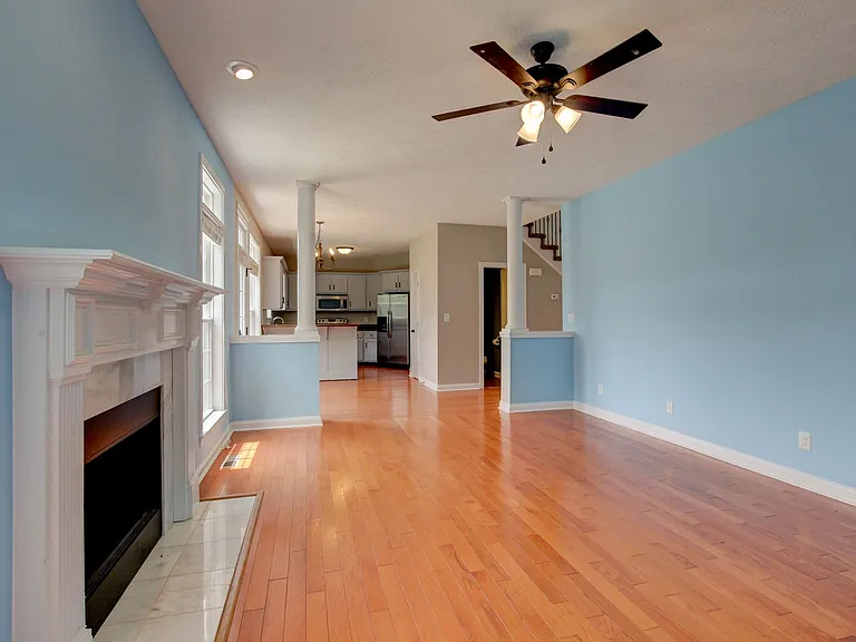 716 Cavalier Dr — Photo 47