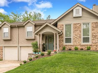 2462 Maple Crossing Dr, Ballwin, MO