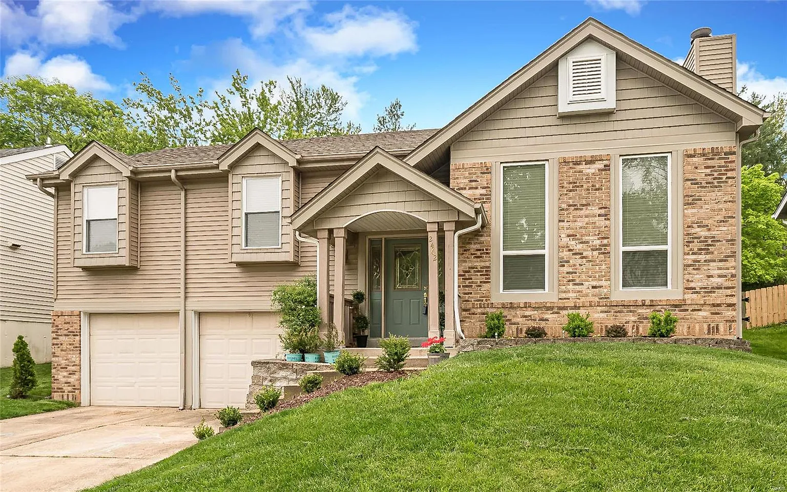 2462 Maple Crossing Dr photo 1