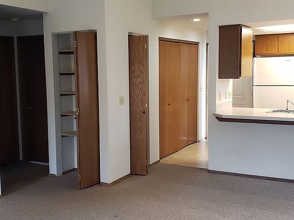 4th image of 1116 E Maryland St #4