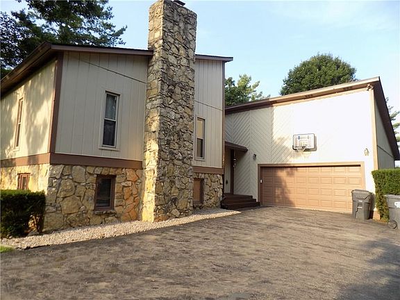 2nd image of 2310 Anita Ln