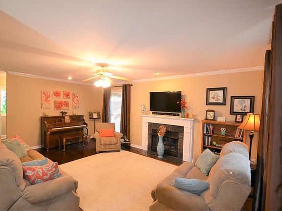 3rd image of 525 Dale Ct