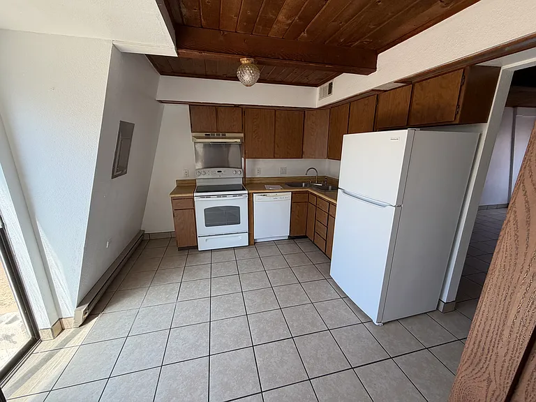 1608 W 15th Ln — Photo 8
